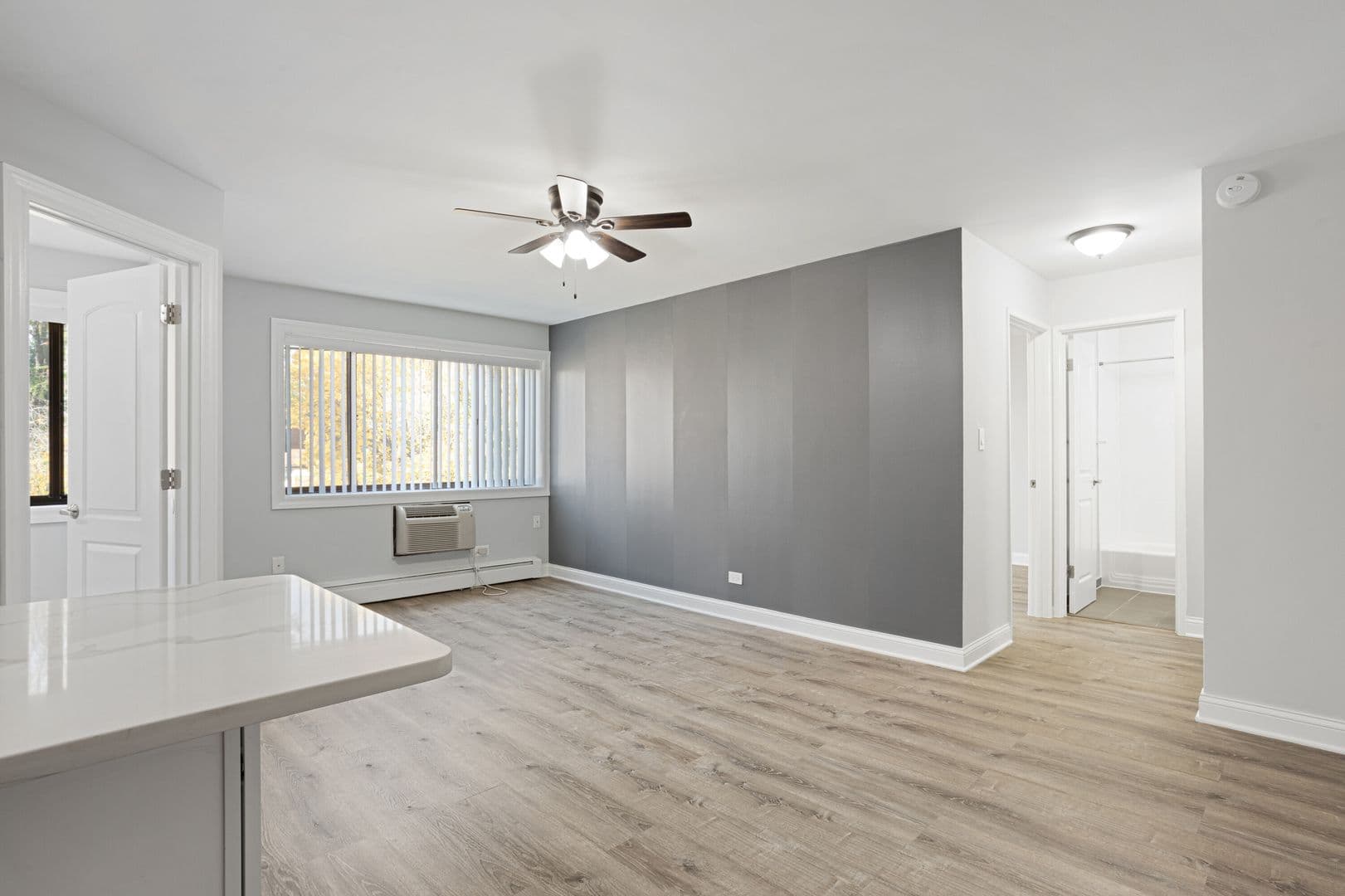 Chicago Apartment: 6029 N Winthrop Ave