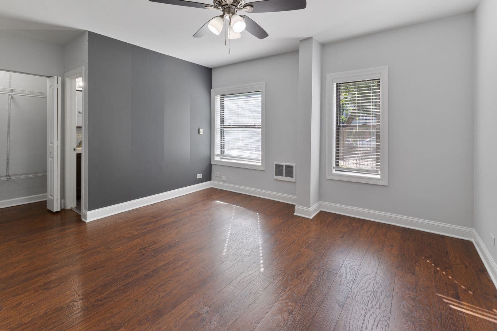 Chicago Apartment: 4555 N Malden St