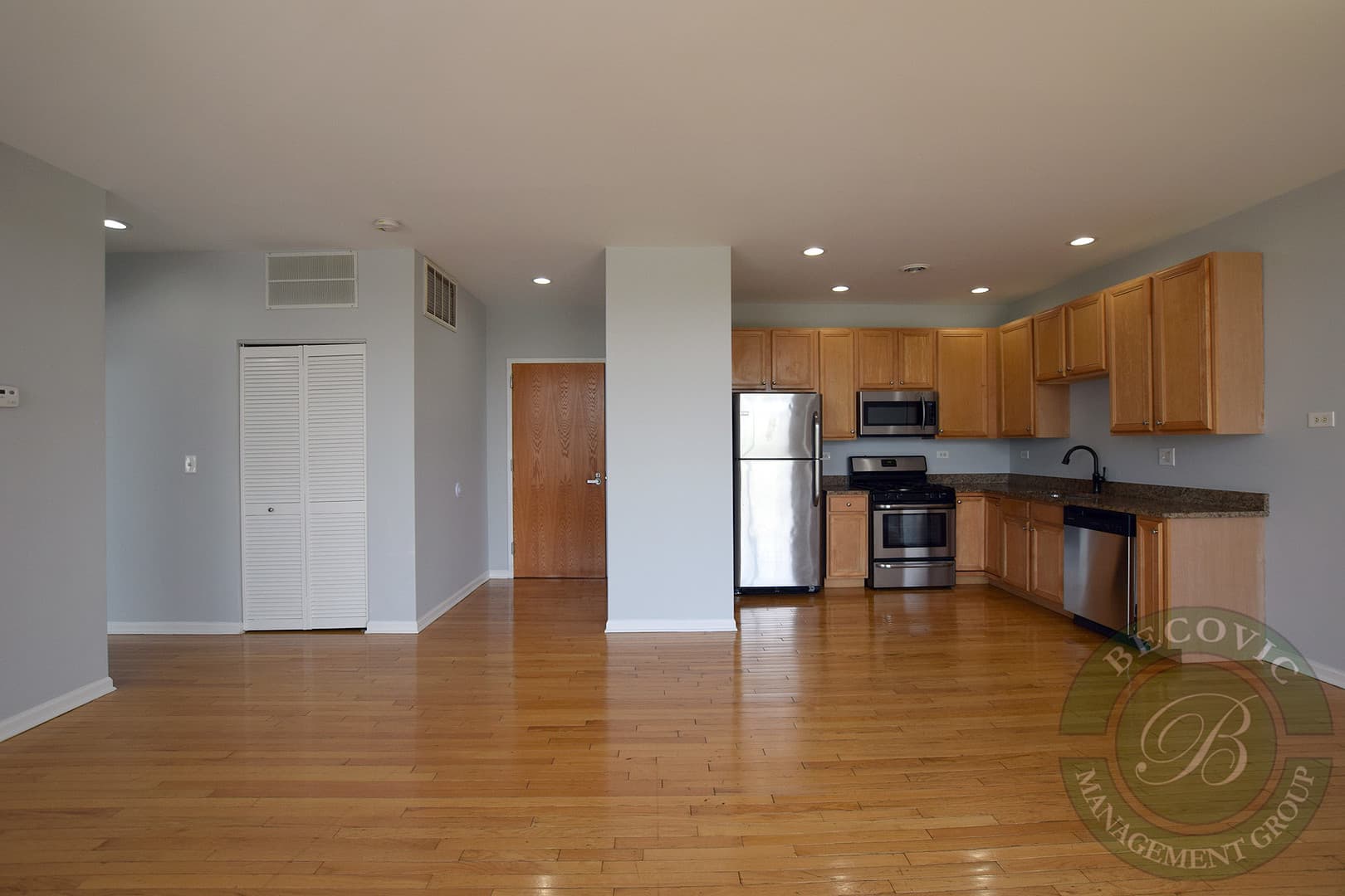 Chicago Apartment: 2451 W Howard Street