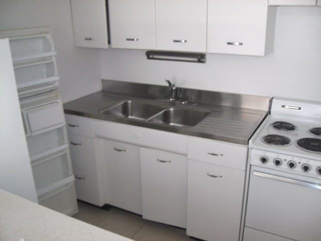 Chicago Apartment: 6012 N. Kenmore
