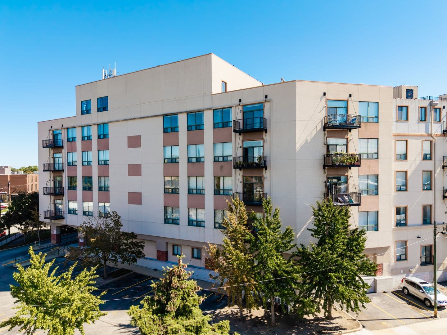 Chicago Apartment: 2451 W Howard Street