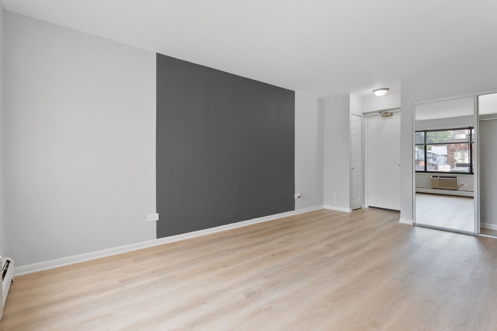Chicago Apartment: 6758 N. Sheridan Rd.