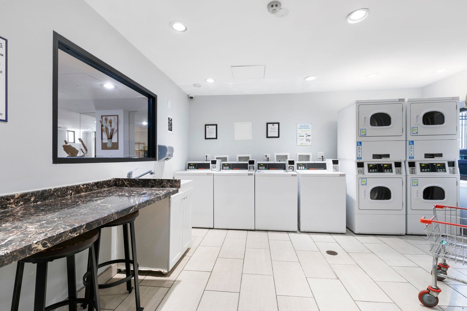 Chicago Apartment: 6001 N Kenmore Avenue