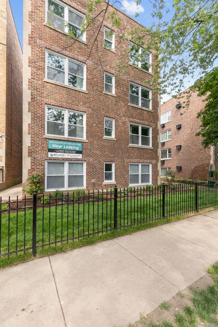 Chicago Apartment: 7630 - 38 N Eastlake Ter