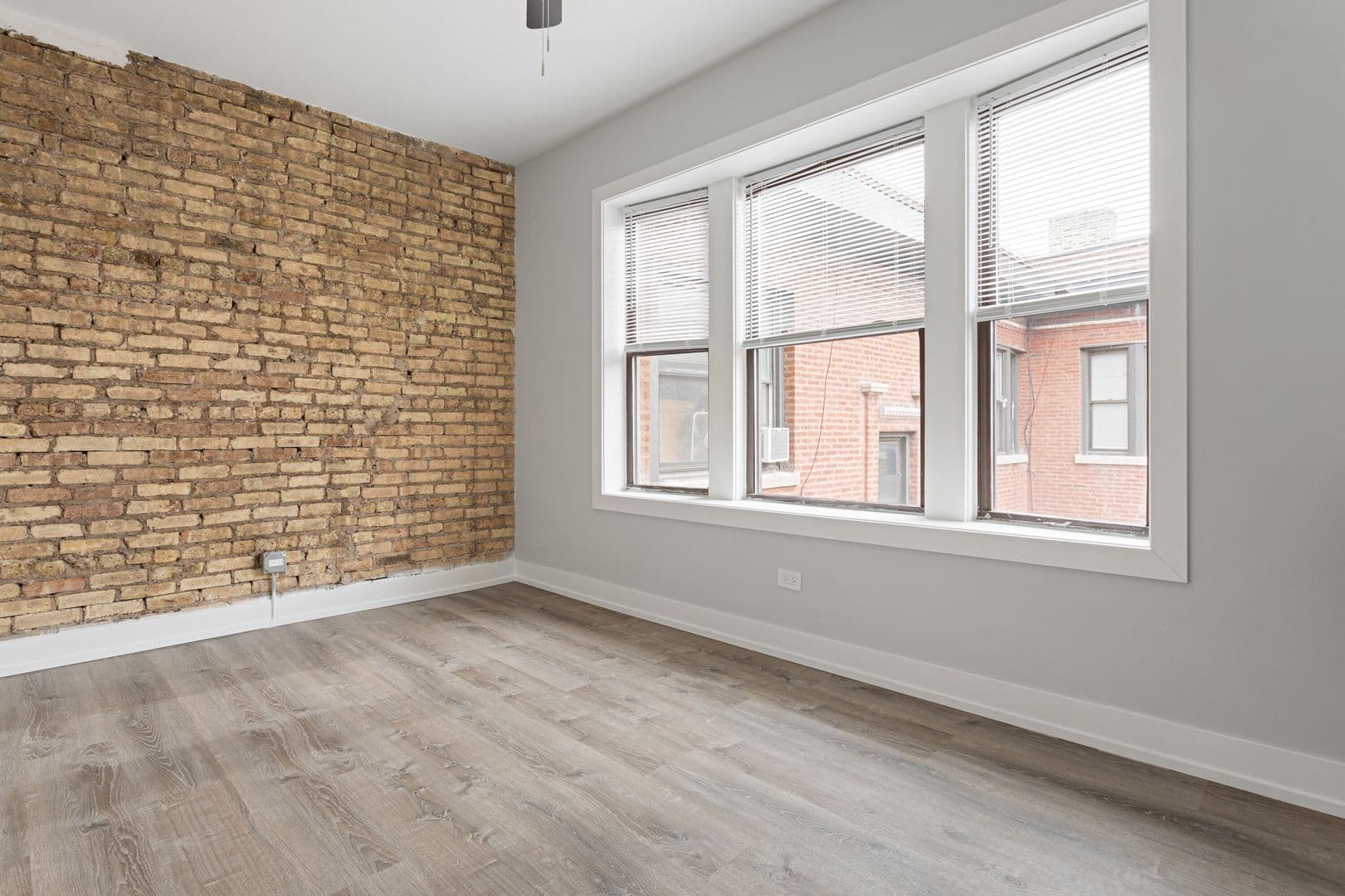 Chicago Apartment: 7417-27 N Clark