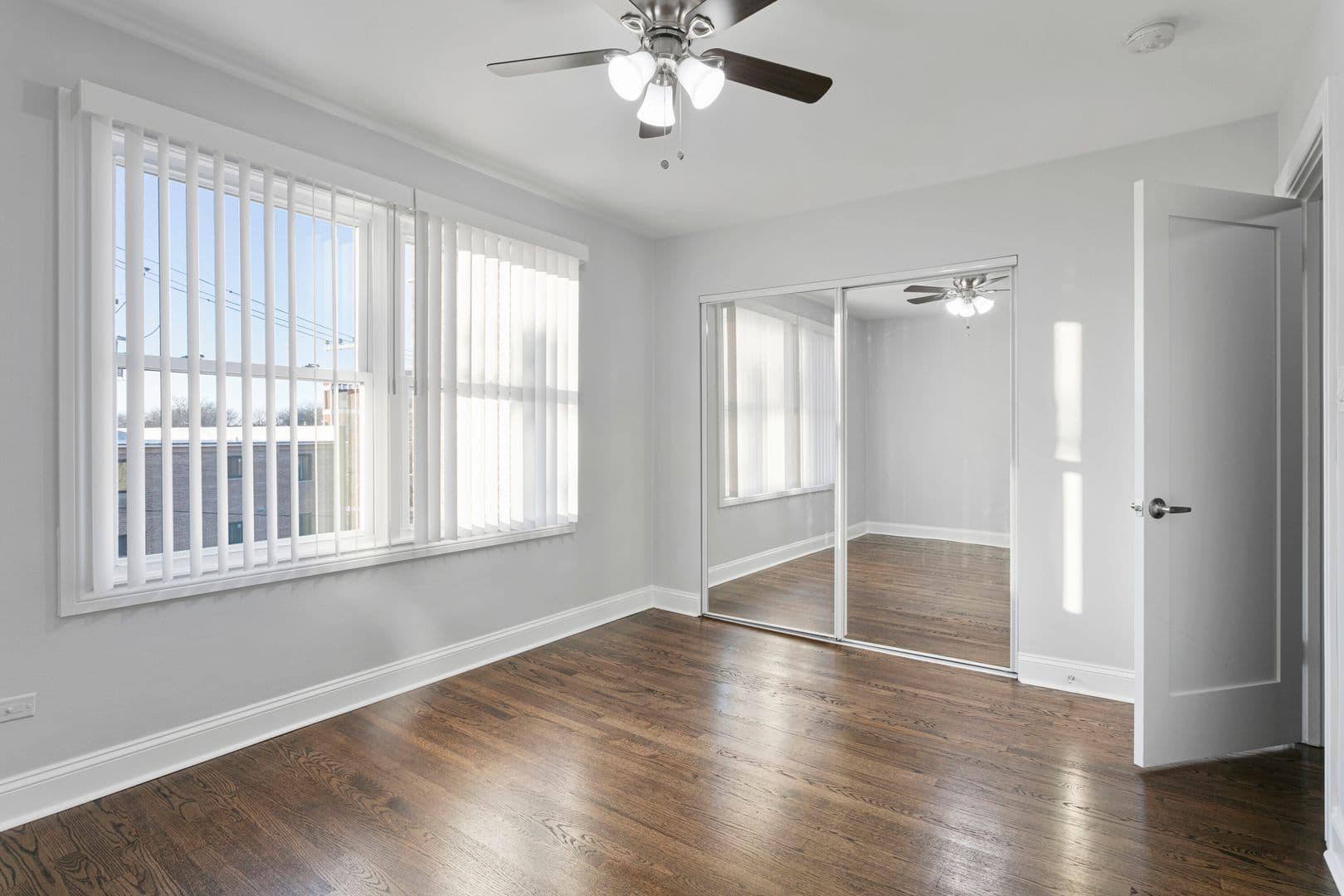 Chicago Apartment: 7630 - 38 N Eastlake Ter