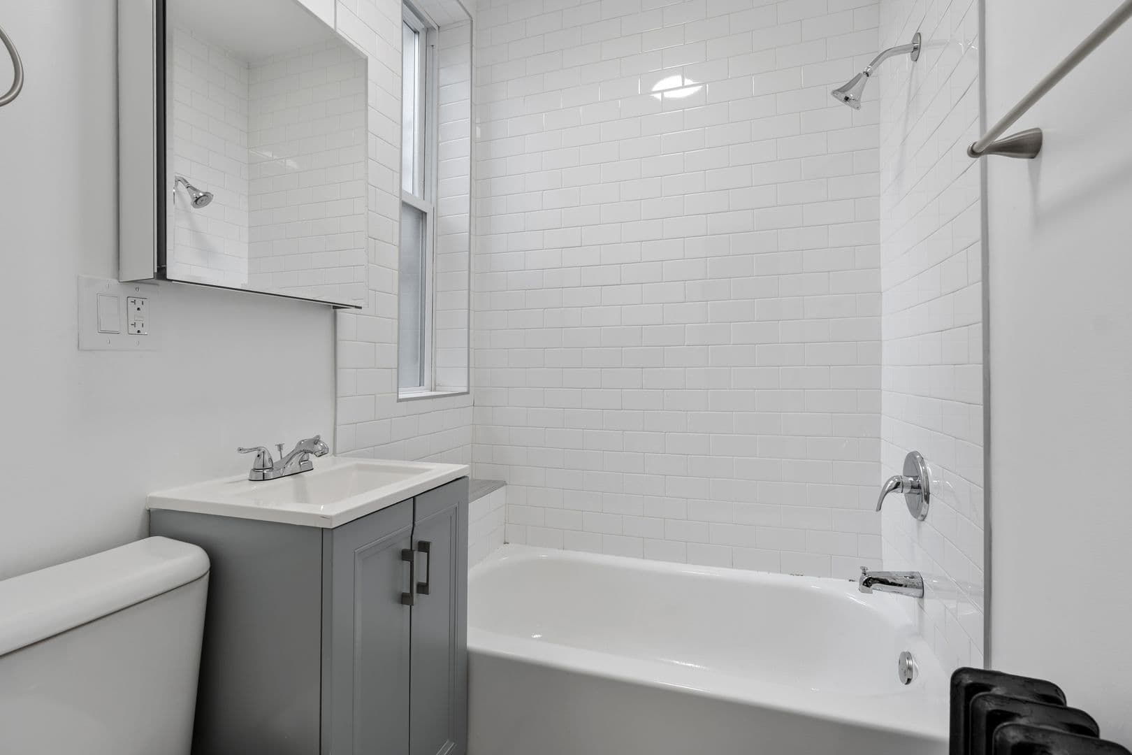 Chicago Apartment: 5710 N Winthrop