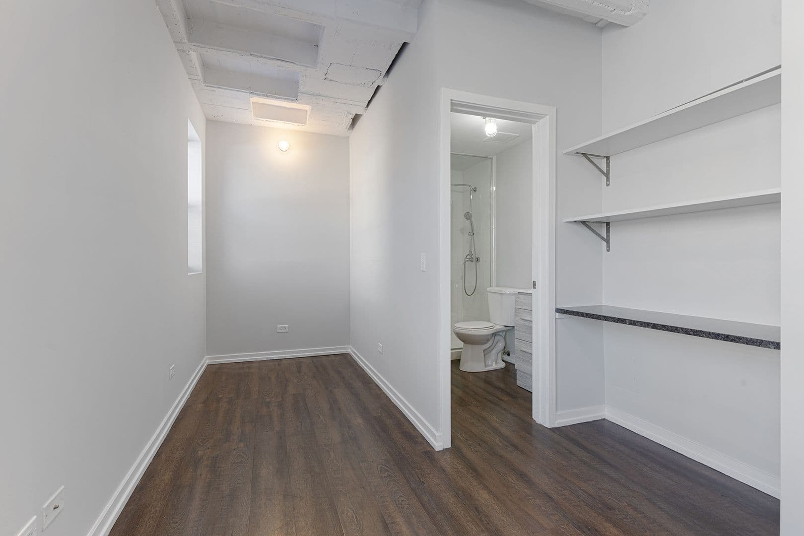 Chicago Apartment: 5718 N Winthrop Avenue