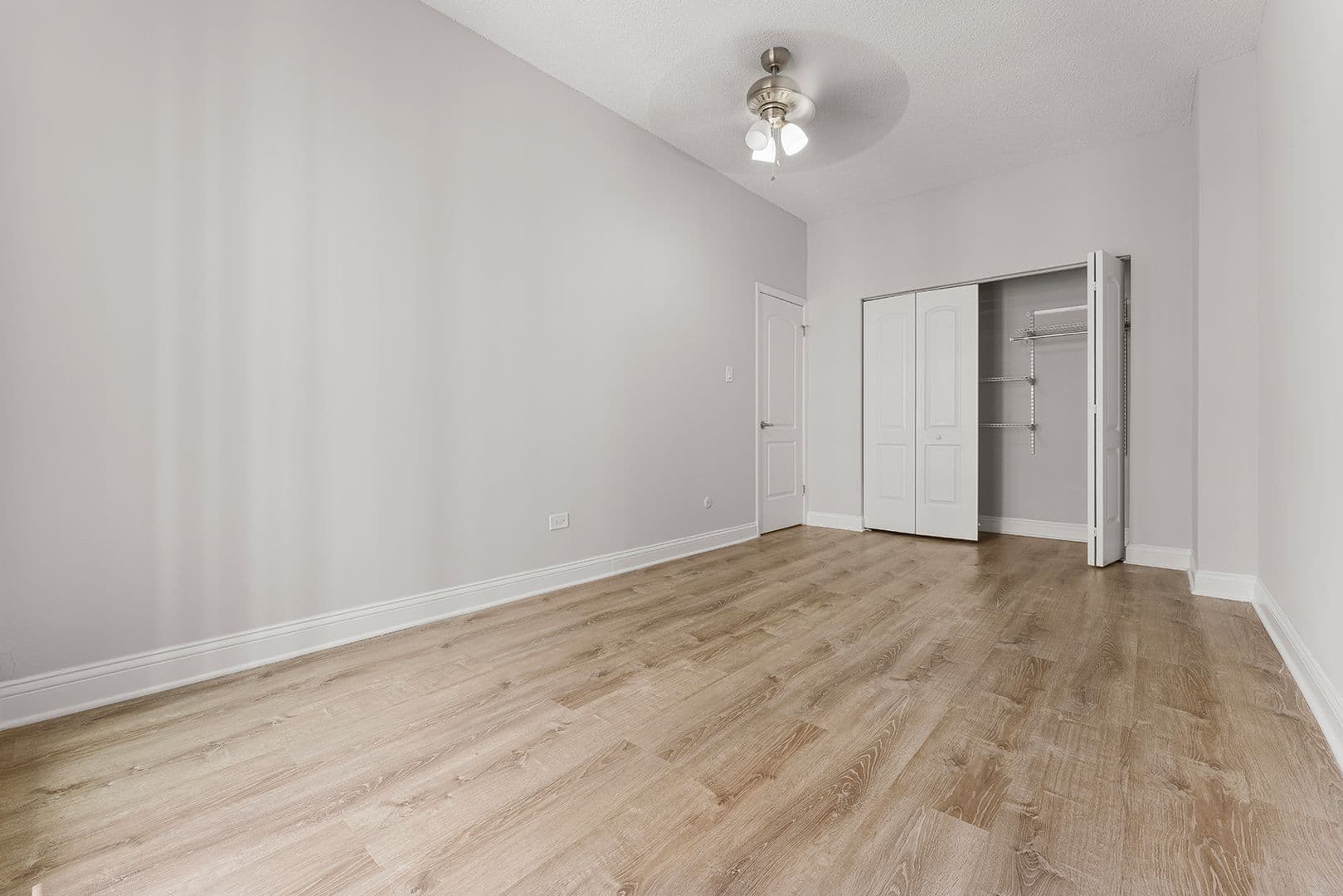 Chicago Apartment: 4520 N Clarendon Ave