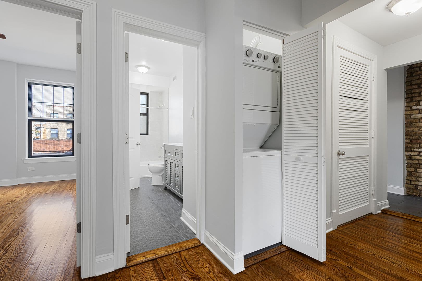 Chicago Apartment: 7700-7706 N Marshfield Ave; 1638-1642 W Jonquil Ter