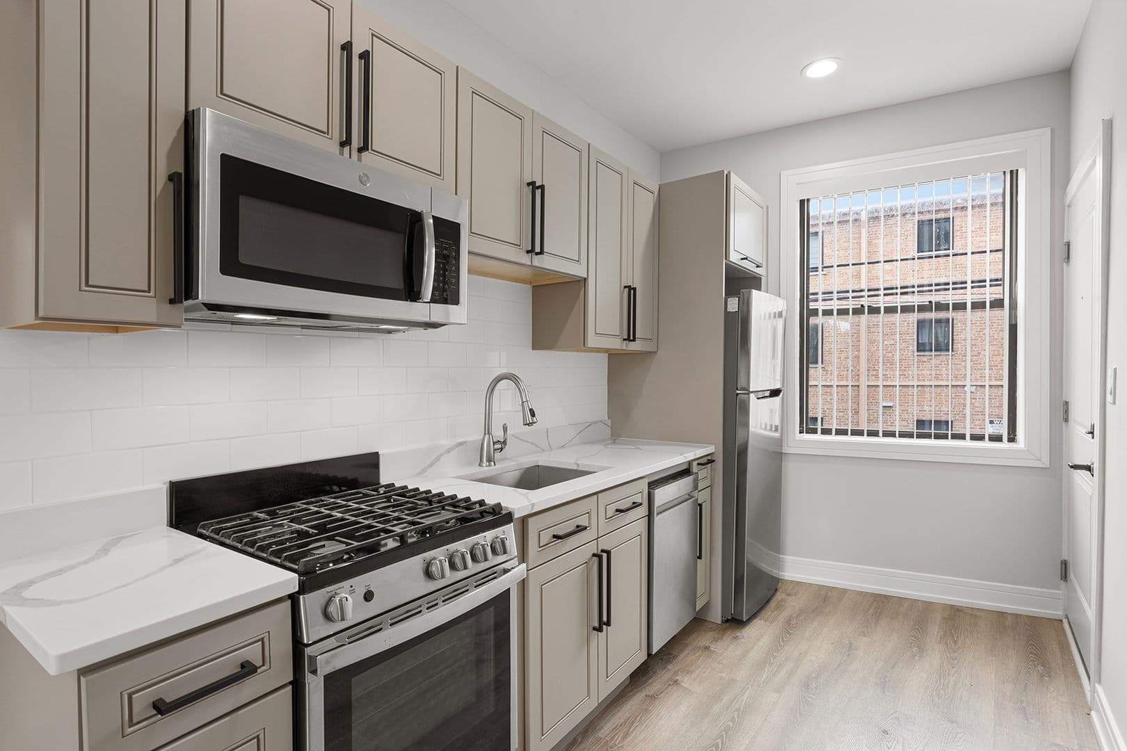 Chicago Apartment: 7618 - 26 N.Eastlake Terrace