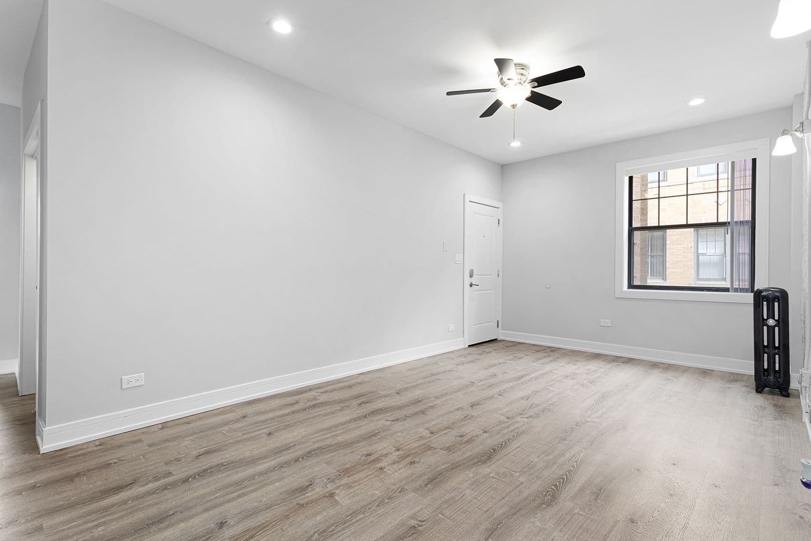 Chicago Apartment: 7618 - 26 N.Eastlake Terrace