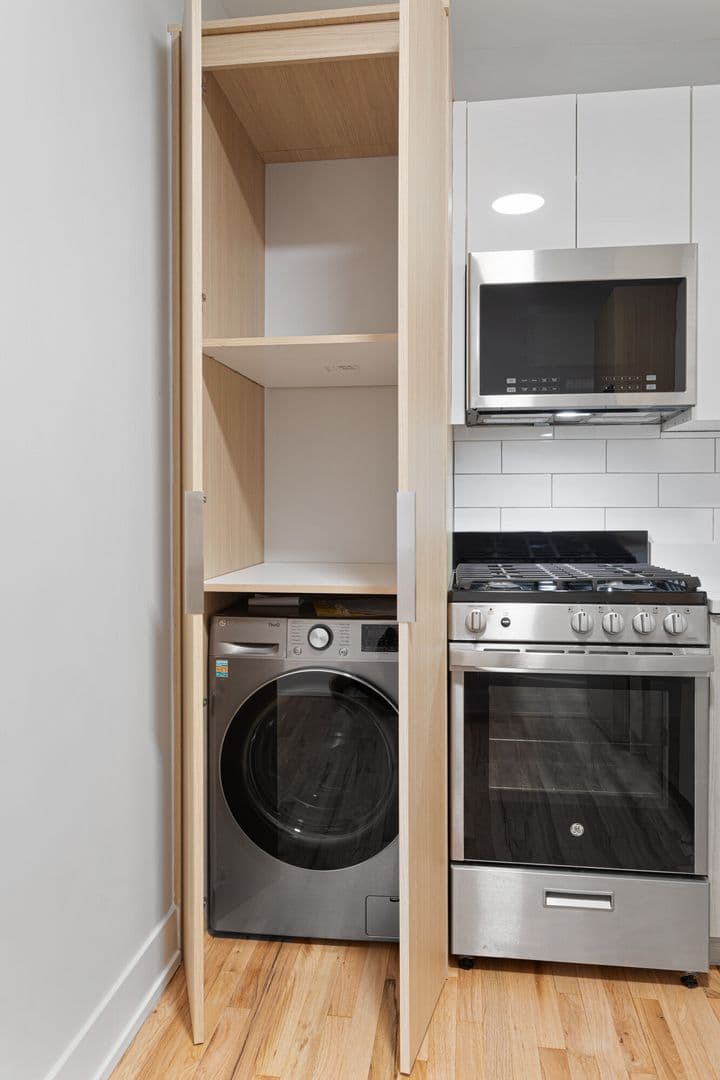 Chicago Apartment: 1625 W Howard