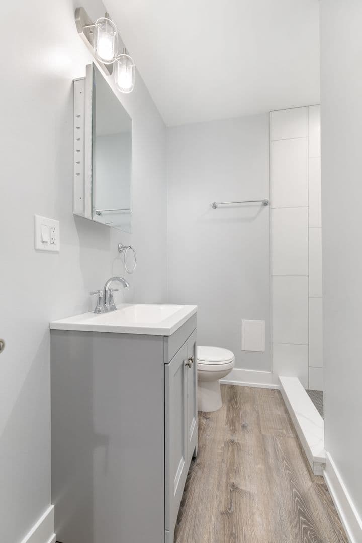 Chicago Apartment: 7070 N Sheridan Rd