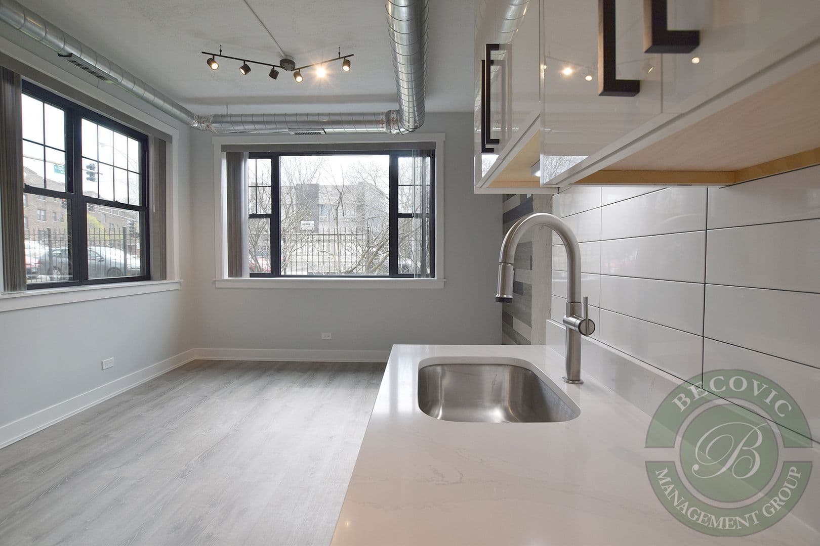 Chicago Apartment: 7645 N Sheridan Rd