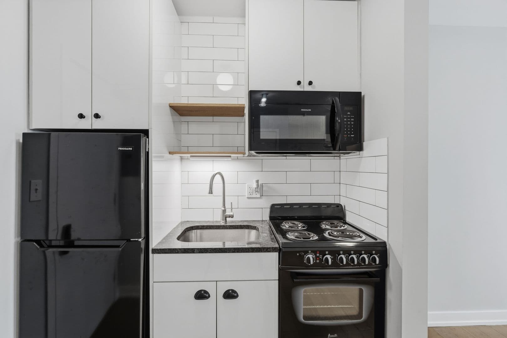 Chicago Apartment: 6019 N Winthrop Avenue