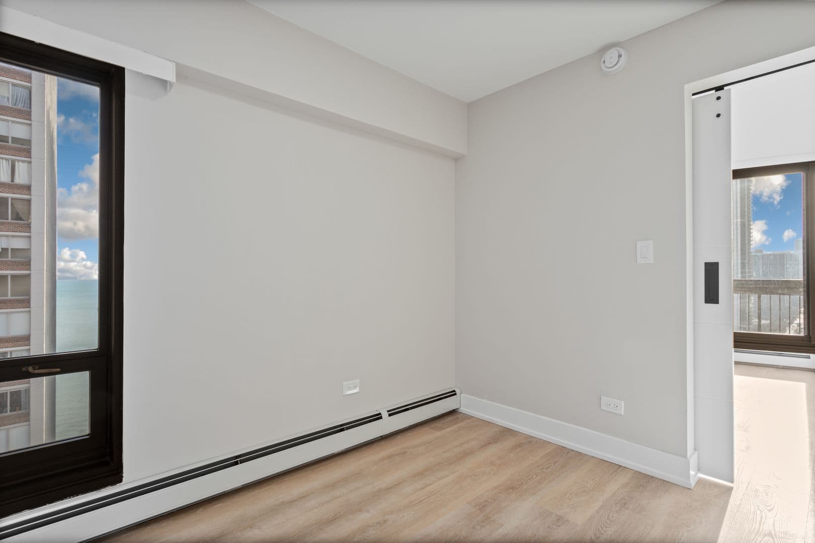 Chicago Apartment: 6166 N Sheridan Rd