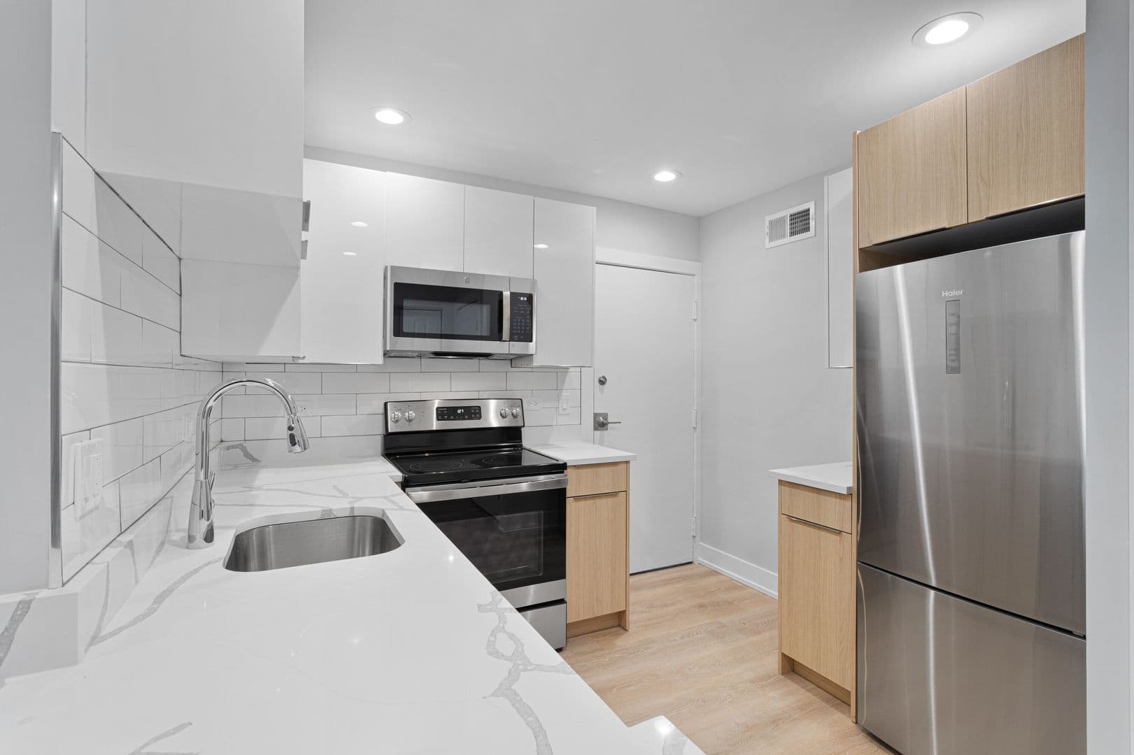 Chicago Apartment: 7070 N Sheridan Rd
