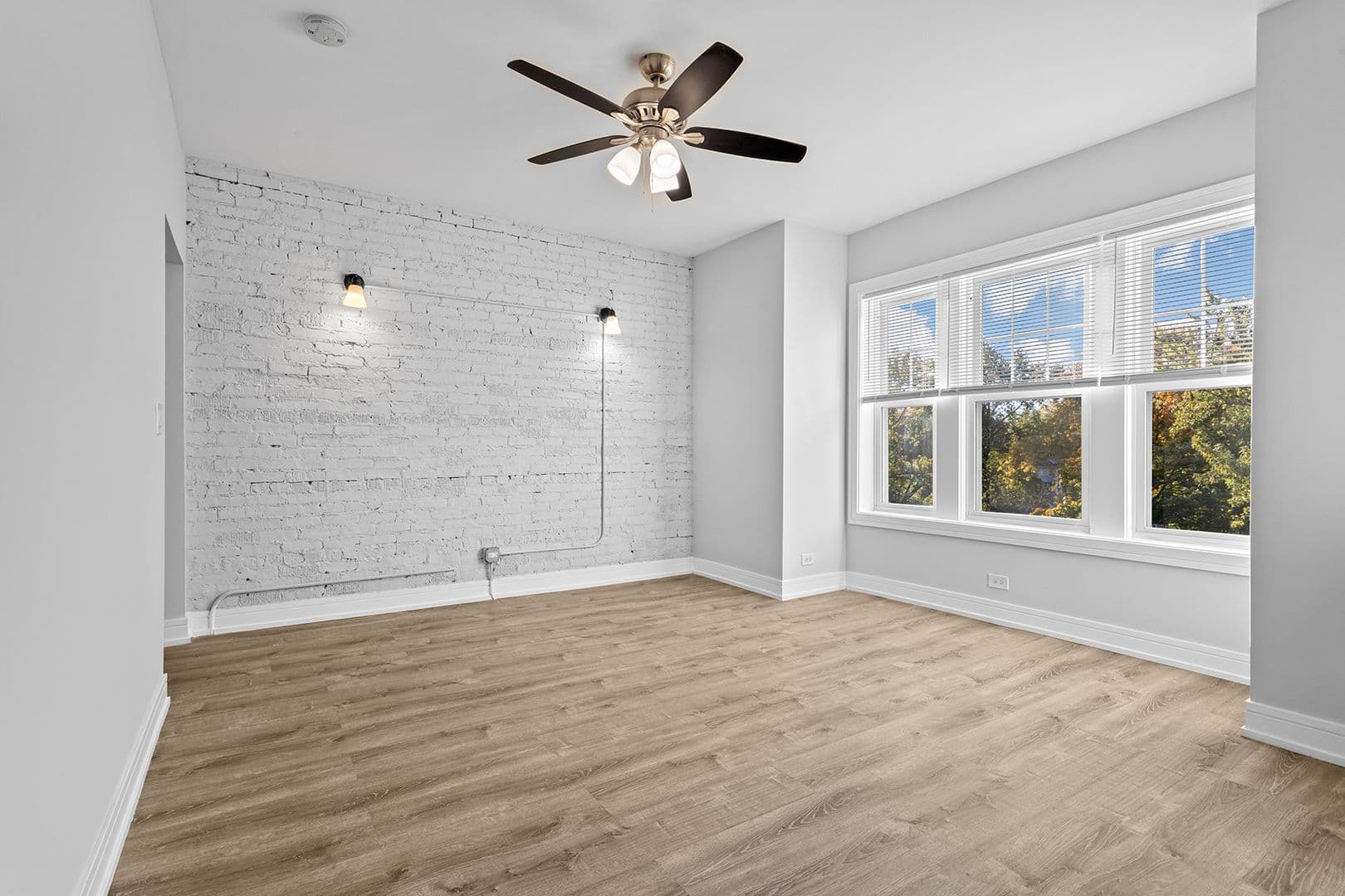 Chicago Apartment: 1902-1908 W Morse Ave
