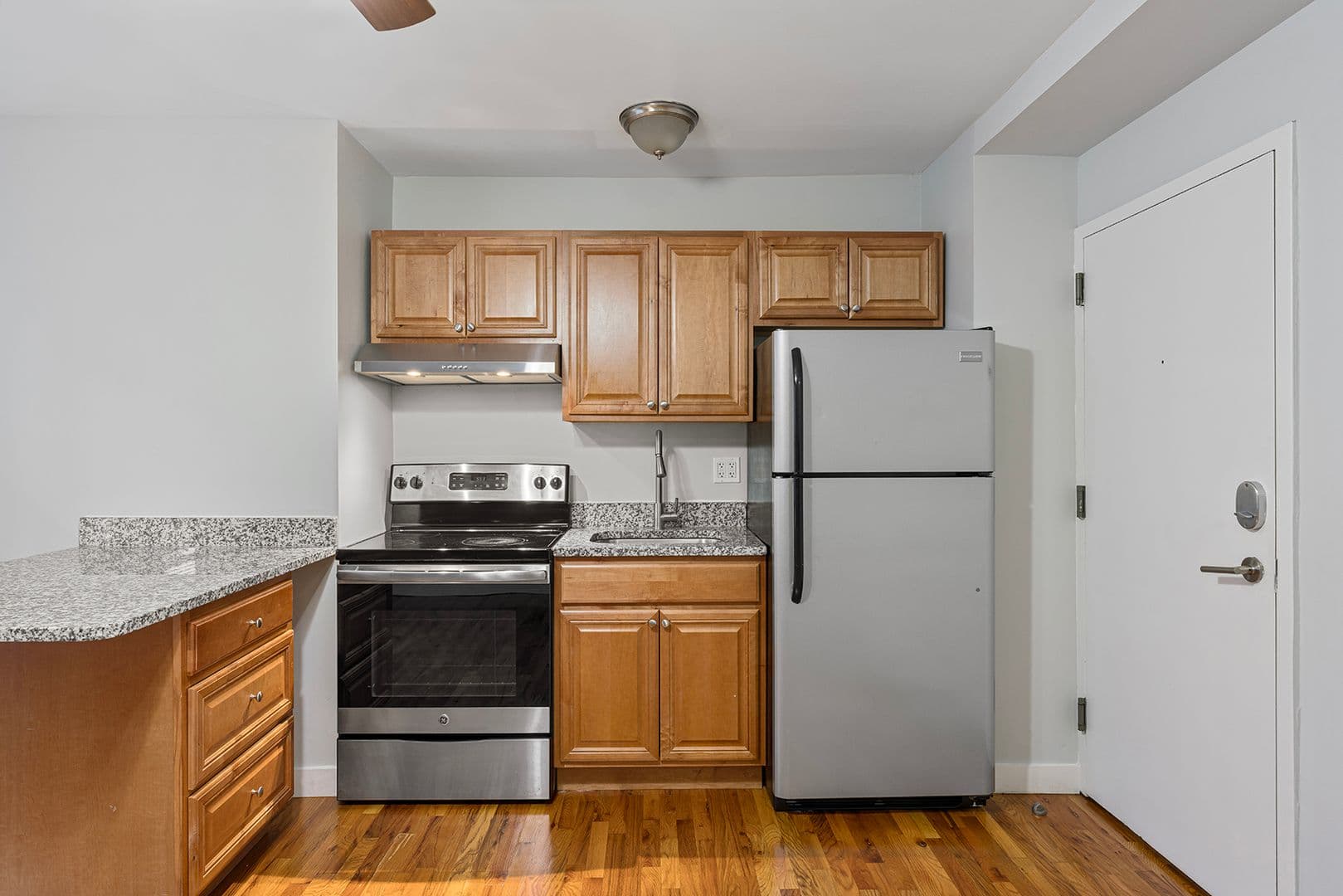 Chicago Apartment: 7450-7456 N Greenview Ave