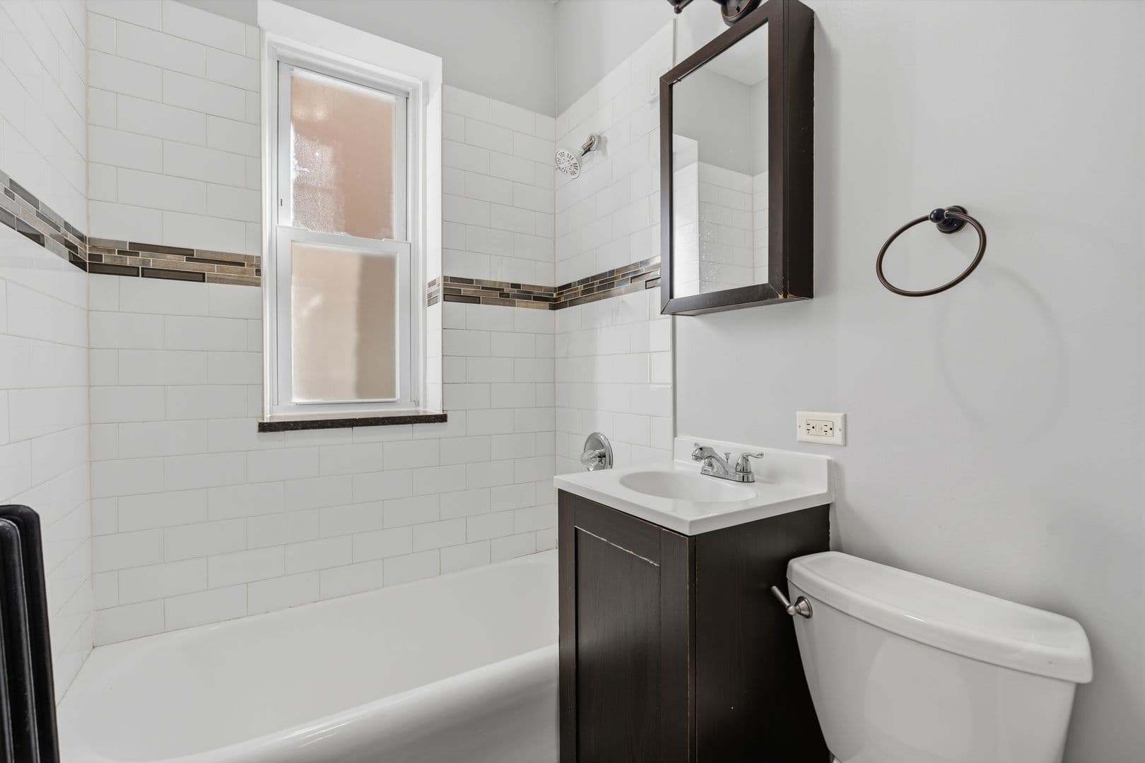 Chicago Apartment: 1608 W Sherwin Ave