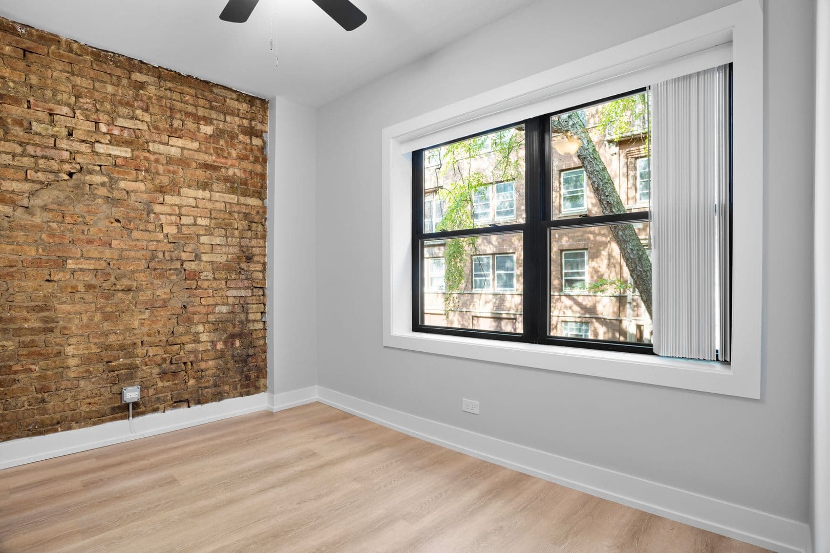 Chicago Apartment: 1548-1558.5 W Juneway