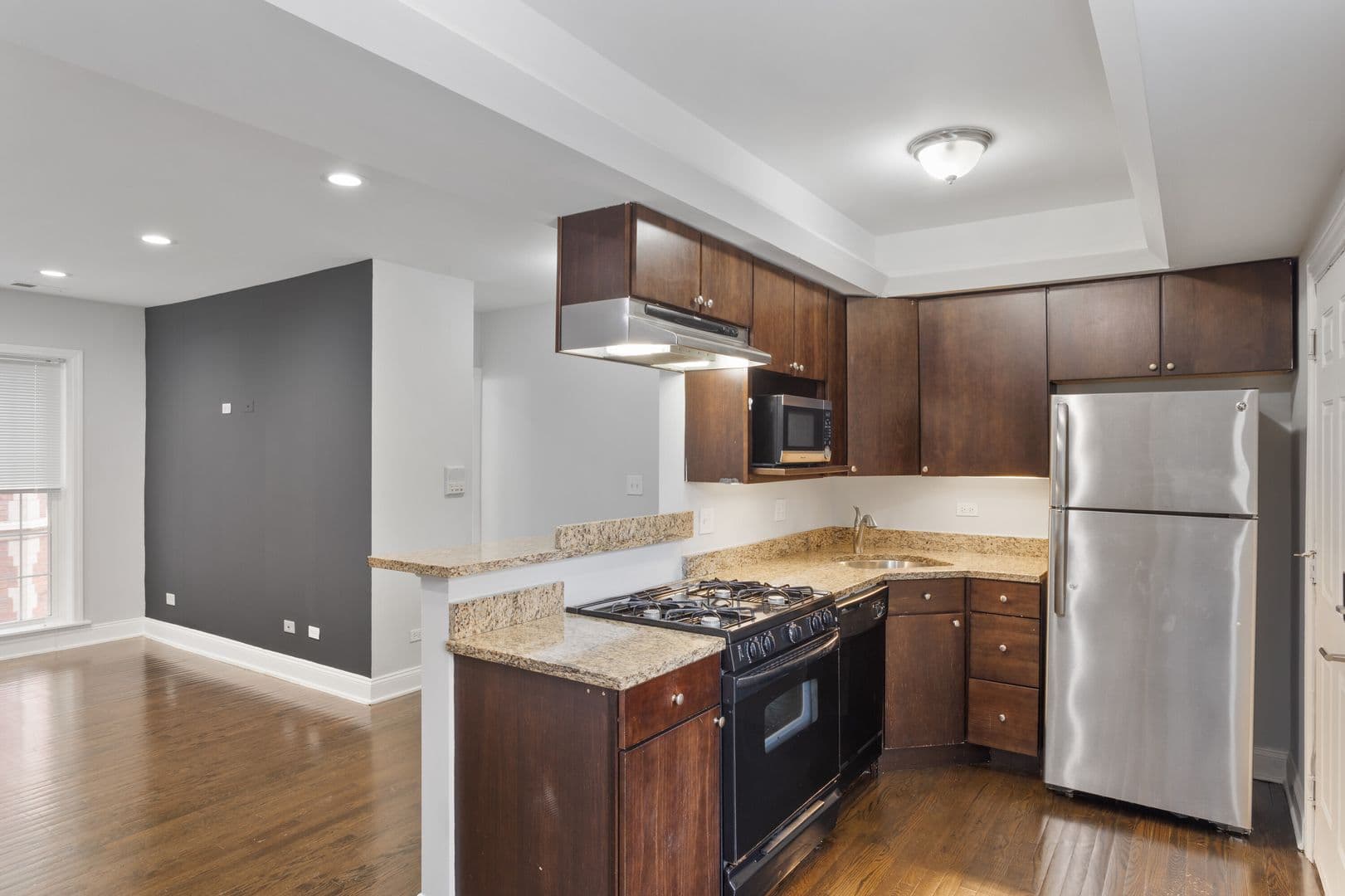 Chicago Apartment: 7722-7734 N Ashland Ave