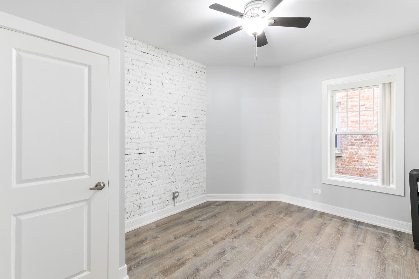 Chicago Apartment: 1902-1908 W Morse Ave