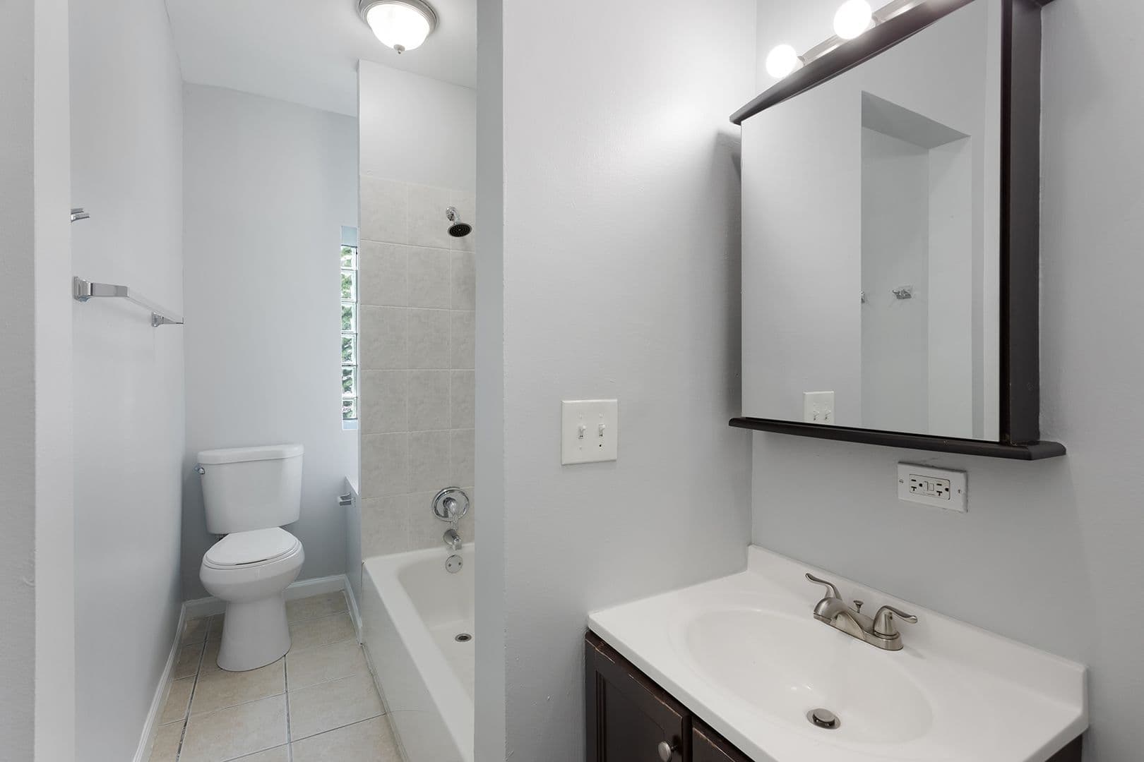Chicago Apartment: 4555 N Malden St
