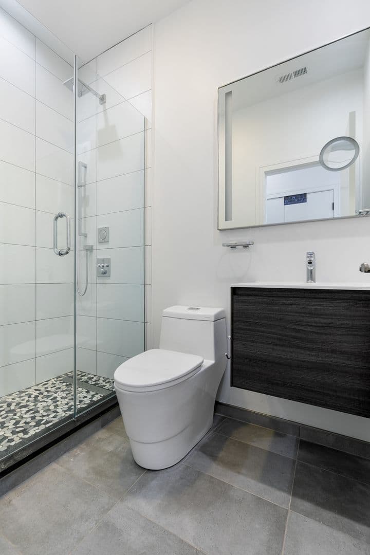 Chicago Apartment: 7729-31 N Eastlake Terrace
