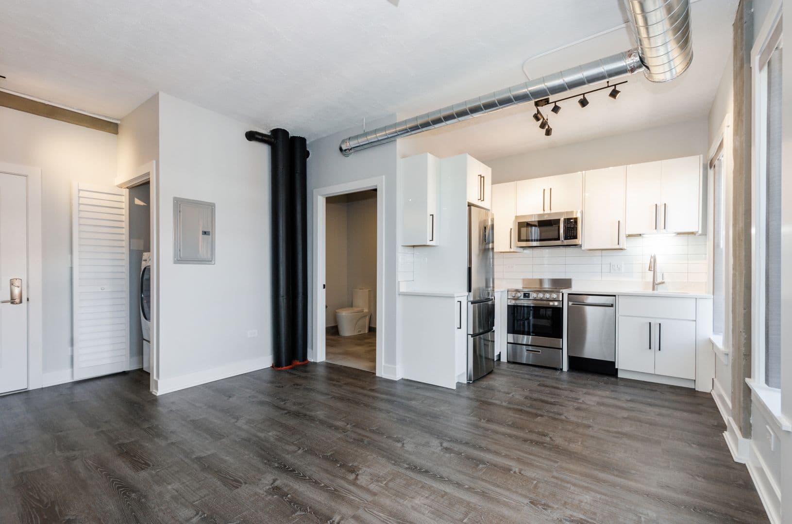 Chicago Apartment: 7645 N Sheridan Rd