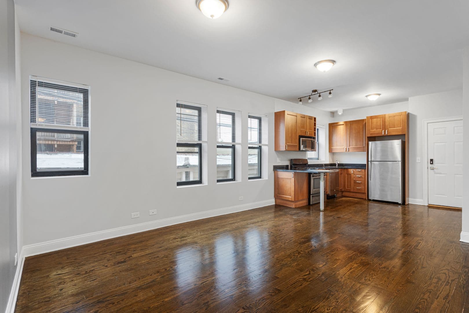 Chicago Apartment: 7526-7530 N Seeley Avenue