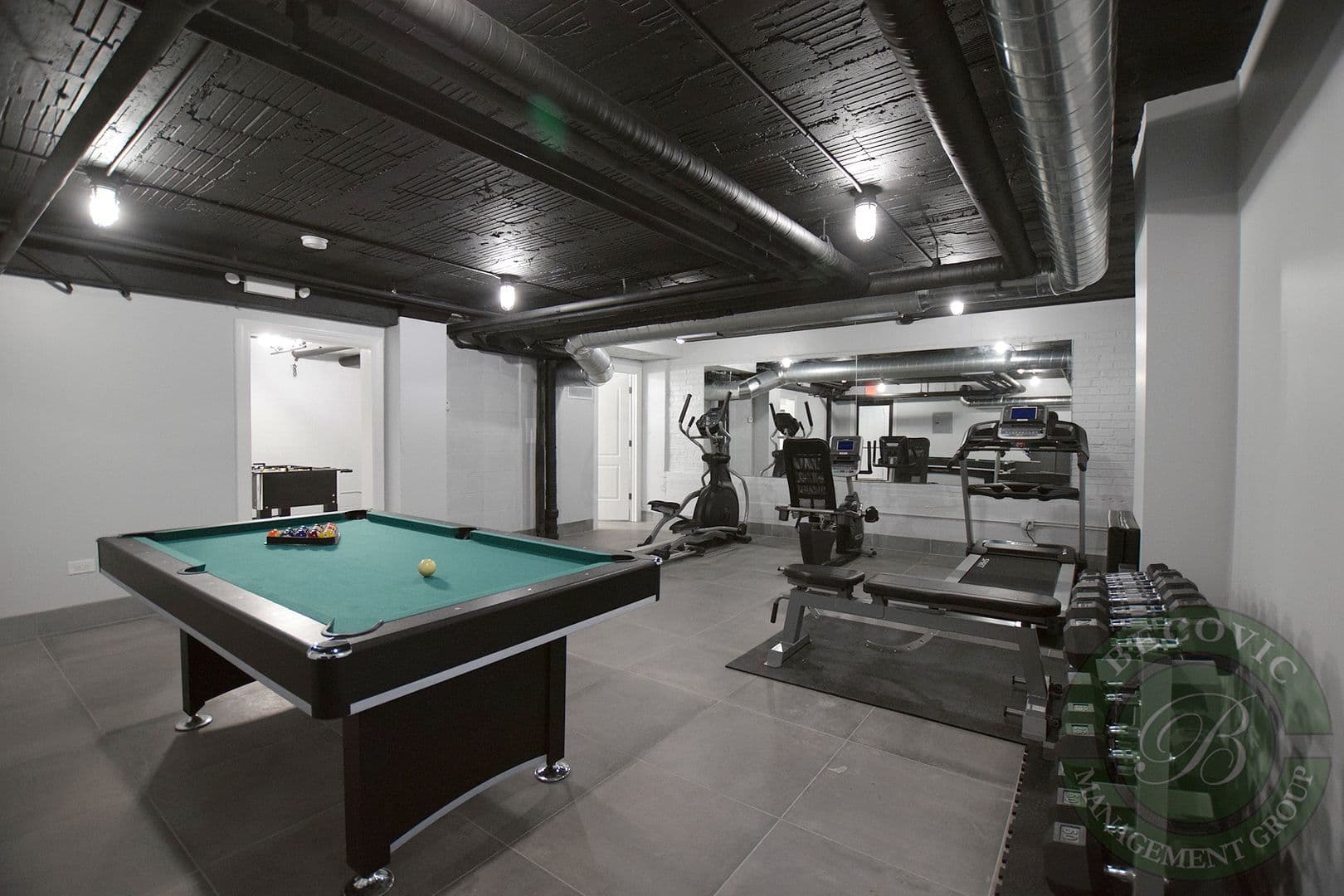 Chicago Apartment: 7710 N Sheridan Rd