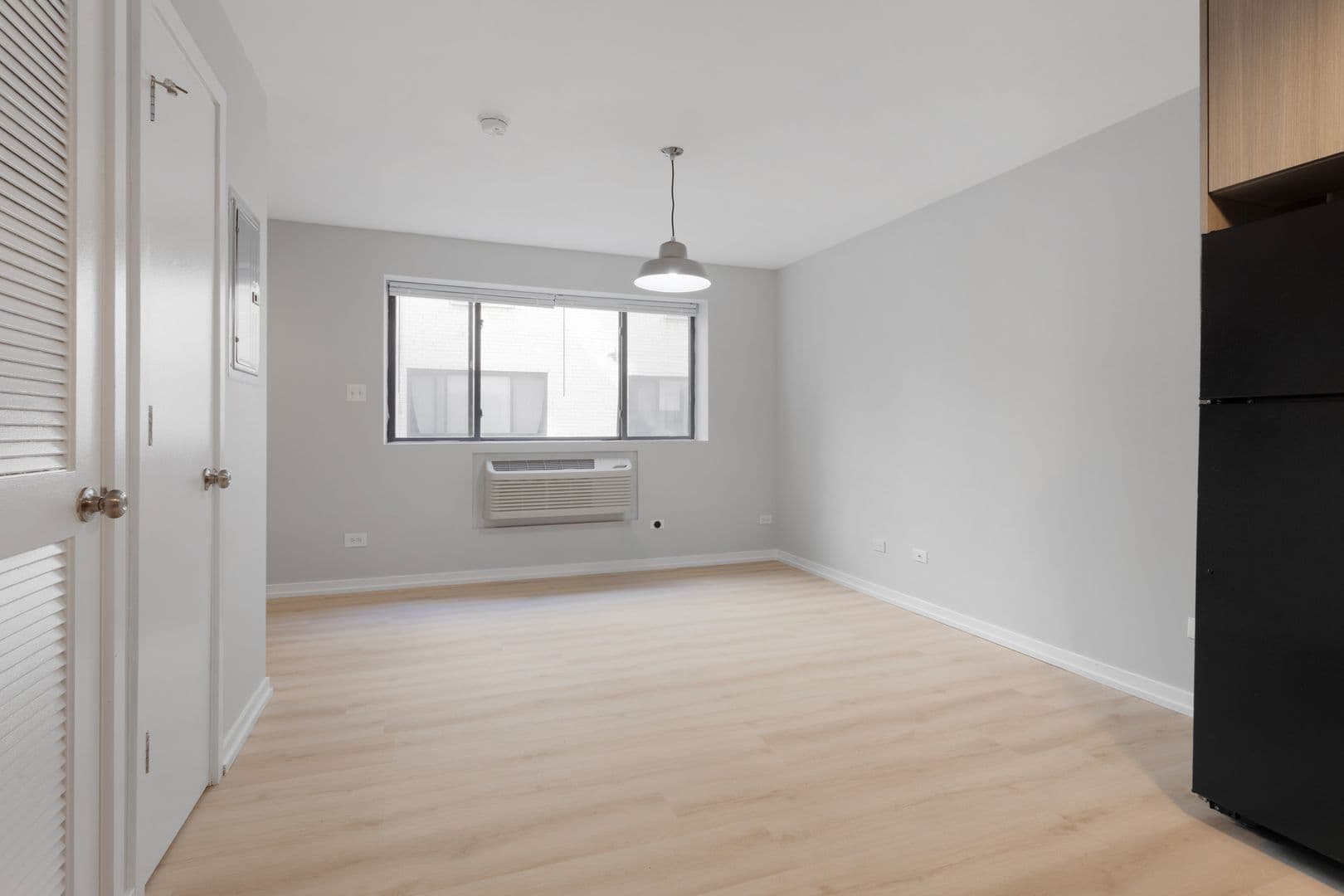 Chicago Apartment: 5411 N Winthrop Avenue