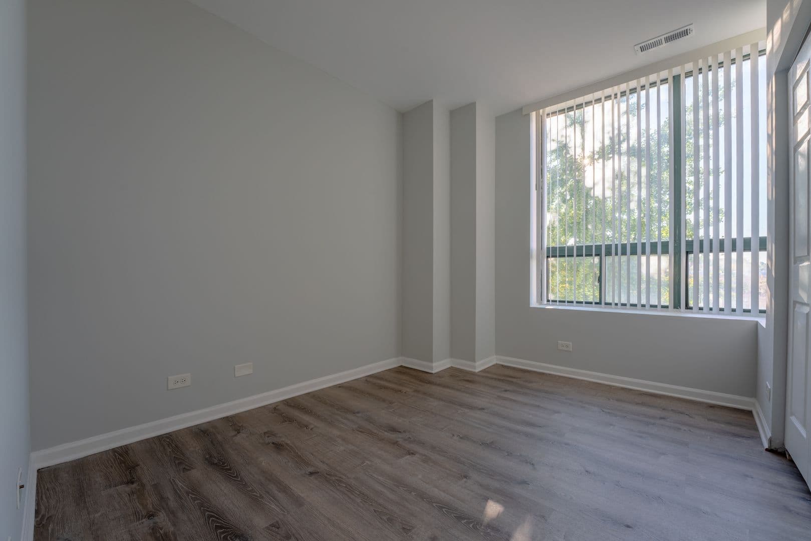 Chicago Apartment: 2451 W Howard Street