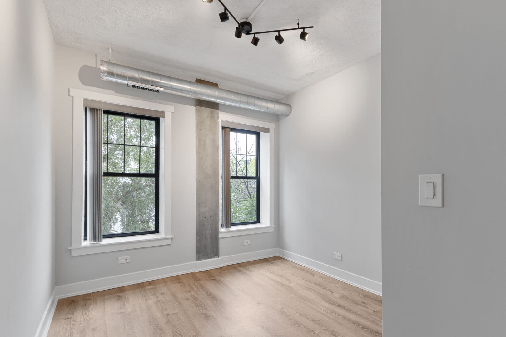 Chicago Apartment: 7645 N Sheridan Rd