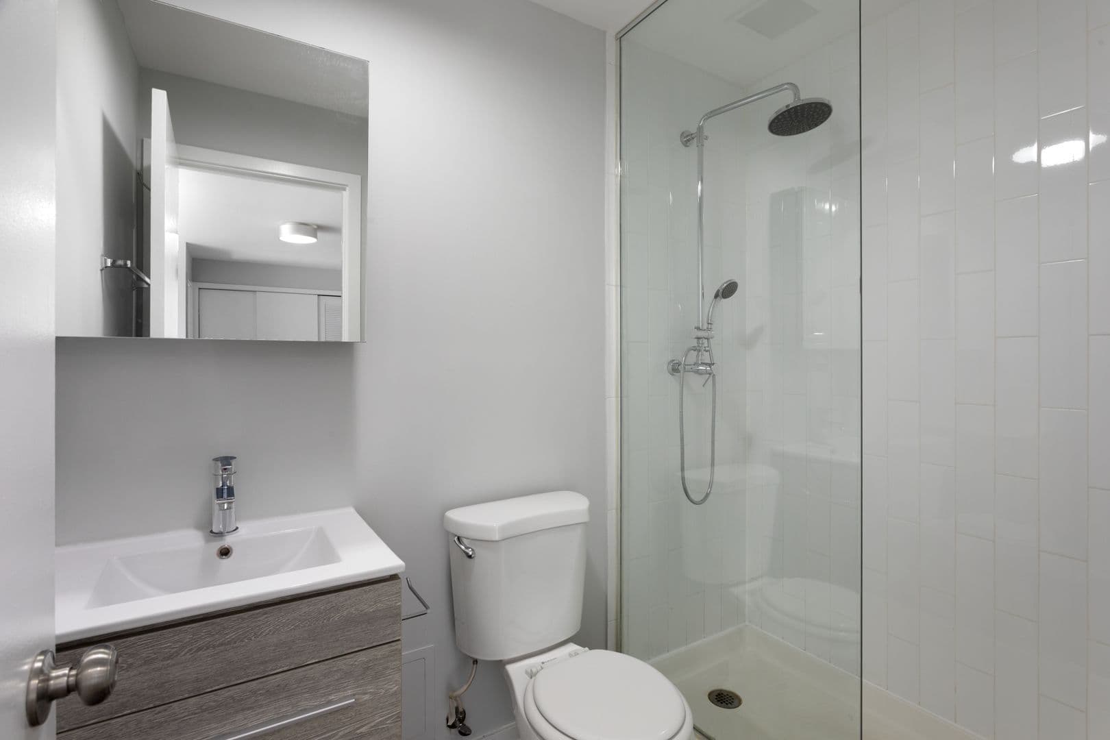 Chicago Apartment: 6134 N Kenmore