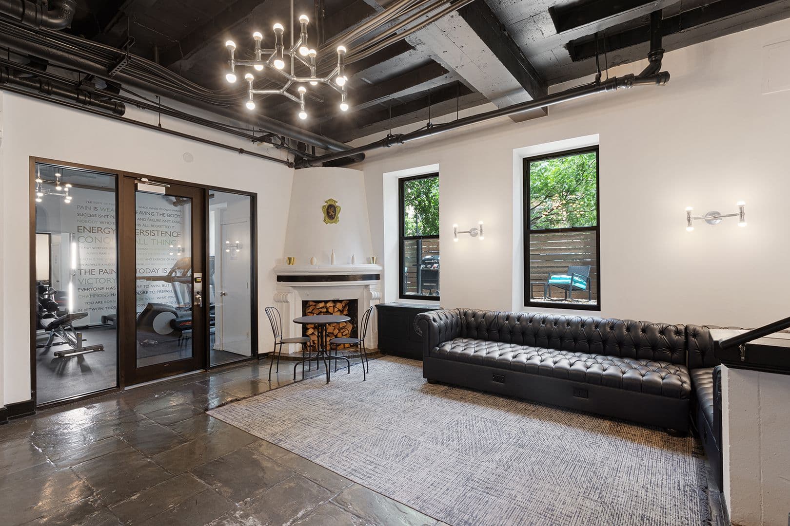 Chicago Apartment: 5718 N Winthrop Avenue