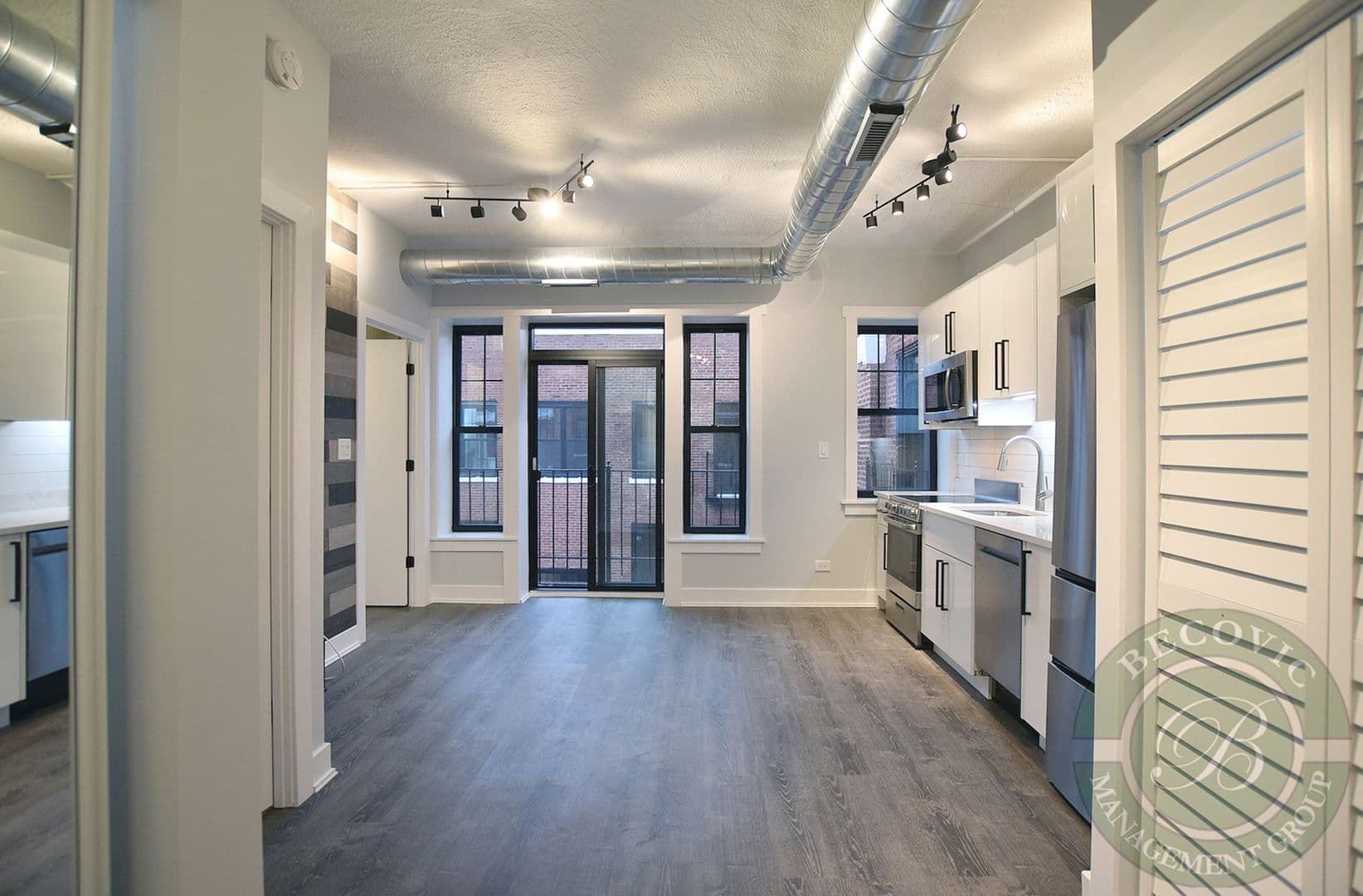 Chicago Apartment: 7645 N Sheridan Rd