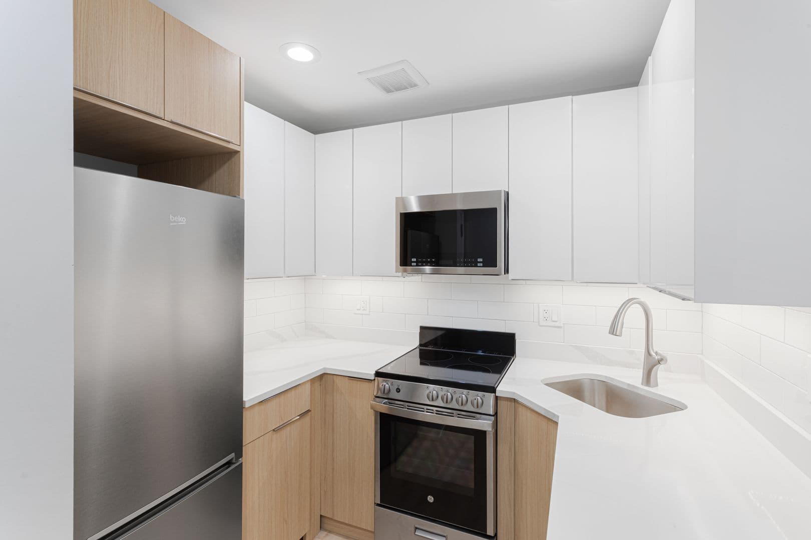 Chicago Apartment: 6001 N Kenmore Avenue