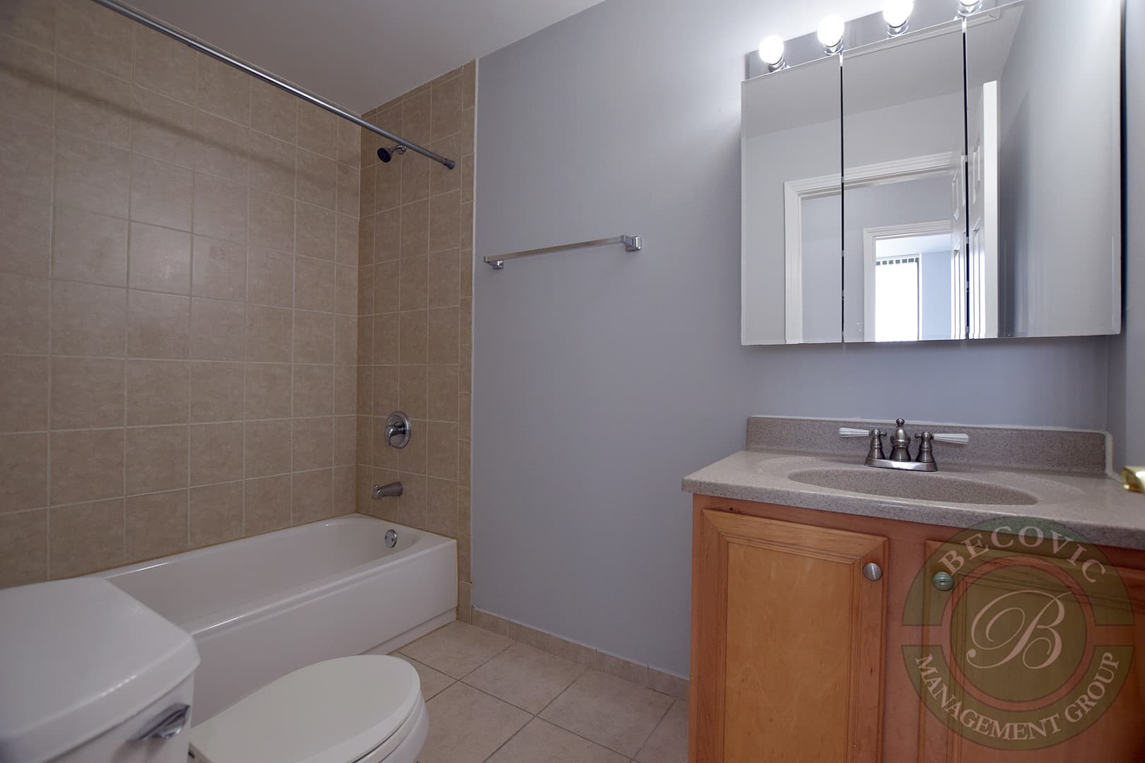 Chicago Apartment: 2451 W Howard Street