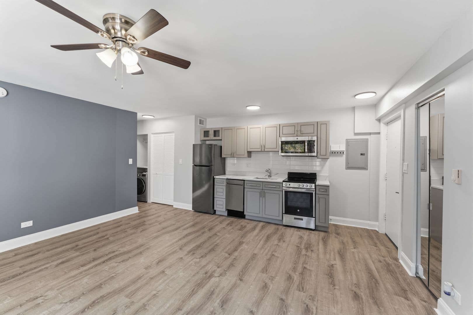 Chicago Apartment: 7710 N Sheridan Rd