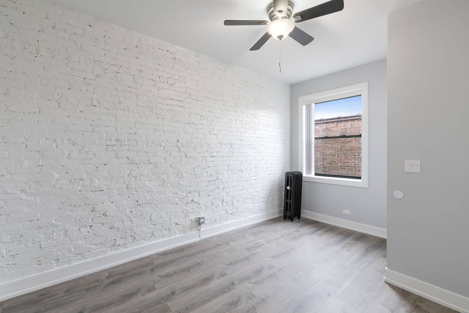 Chicago Apartment: 7618 - 26 N.Eastlake Terrace