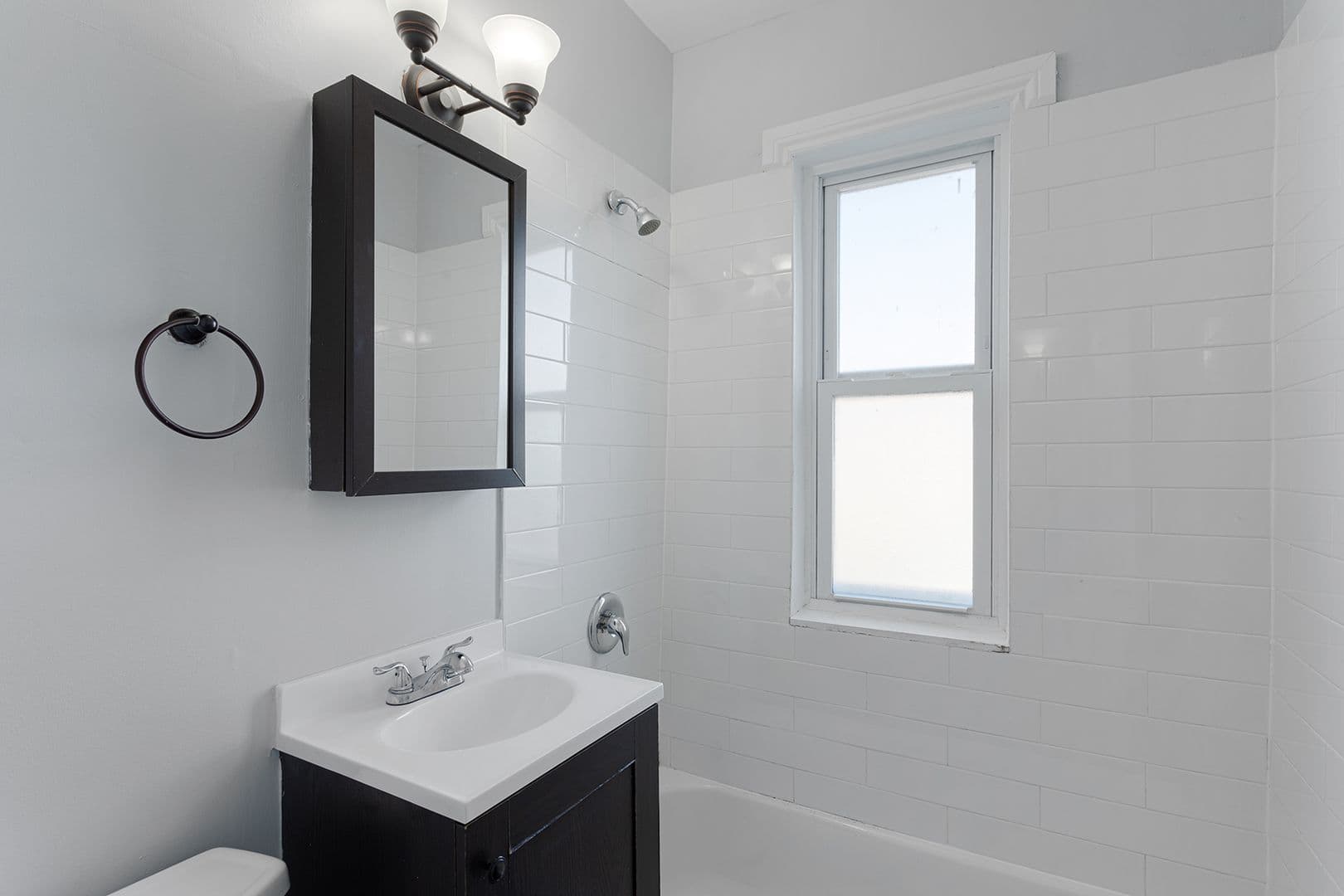 Chicago Apartment: 1608 W Sherwin Ave