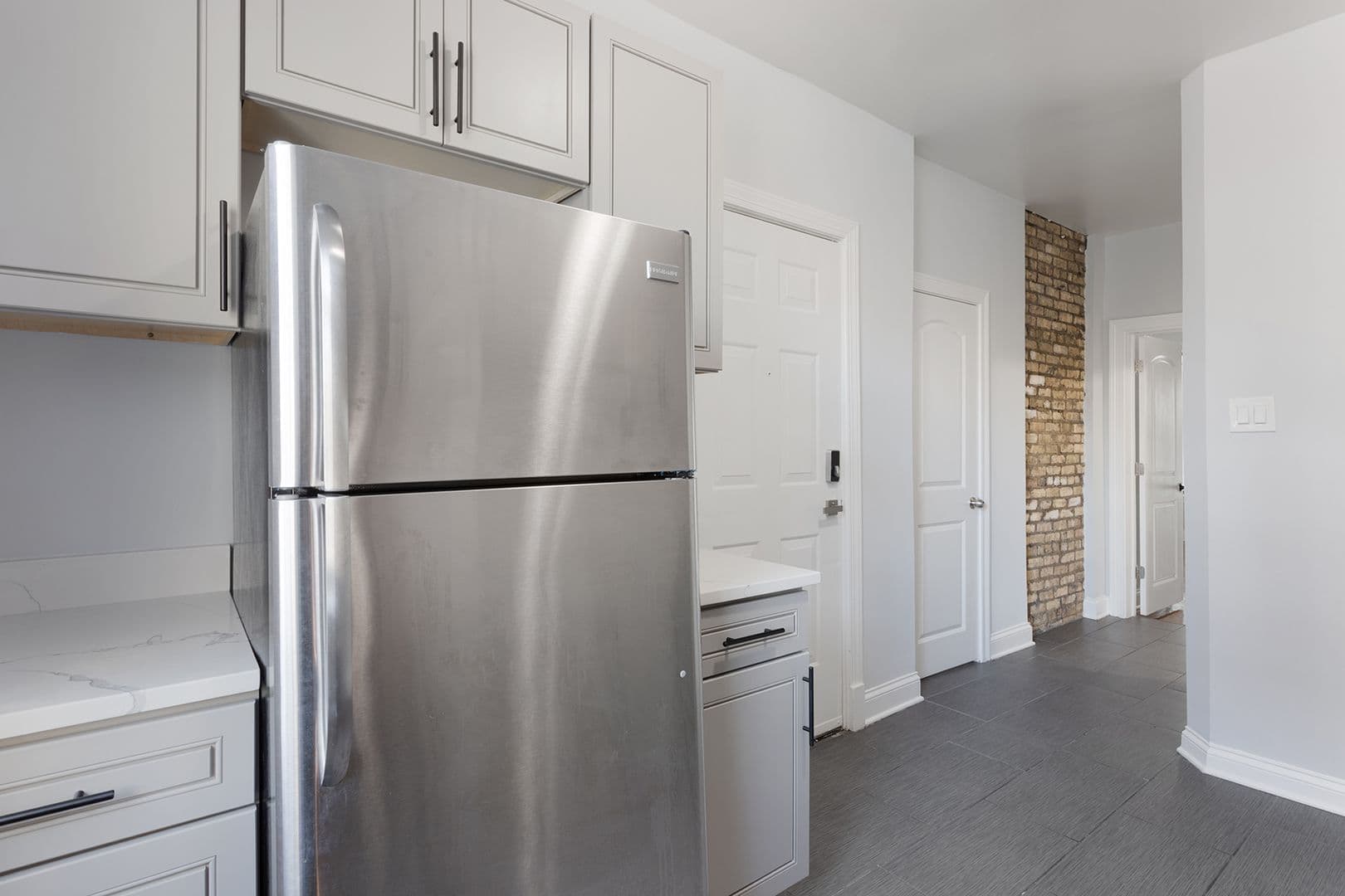 Chicago Apartment: 7700-7706 N Marshfield Ave; 1638-1642 W Jonquil Ter