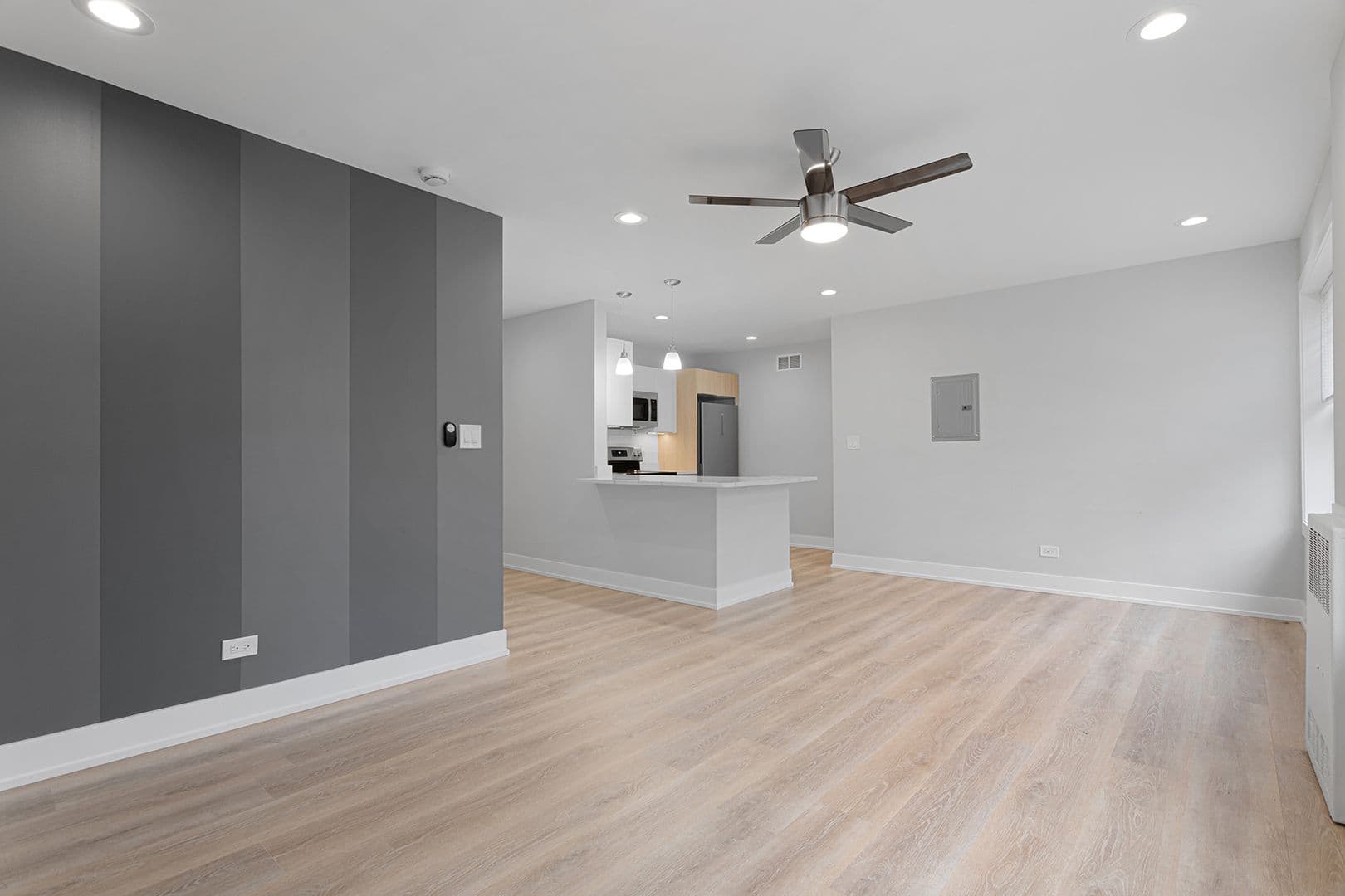 Chicago Apartment: 7070 N Sheridan Rd