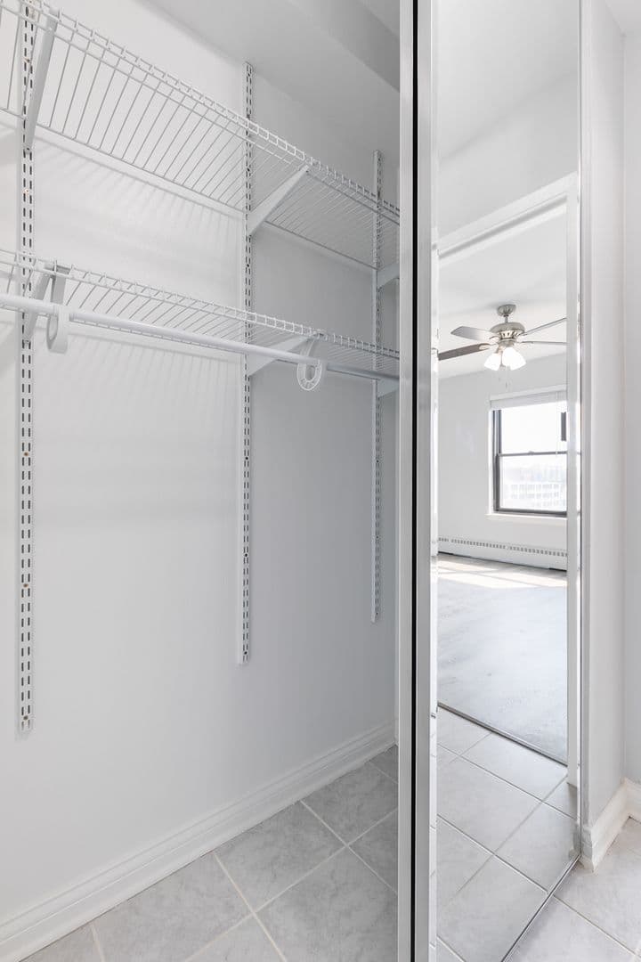 Chicago Apartment: 5858 N Sheridan Rd