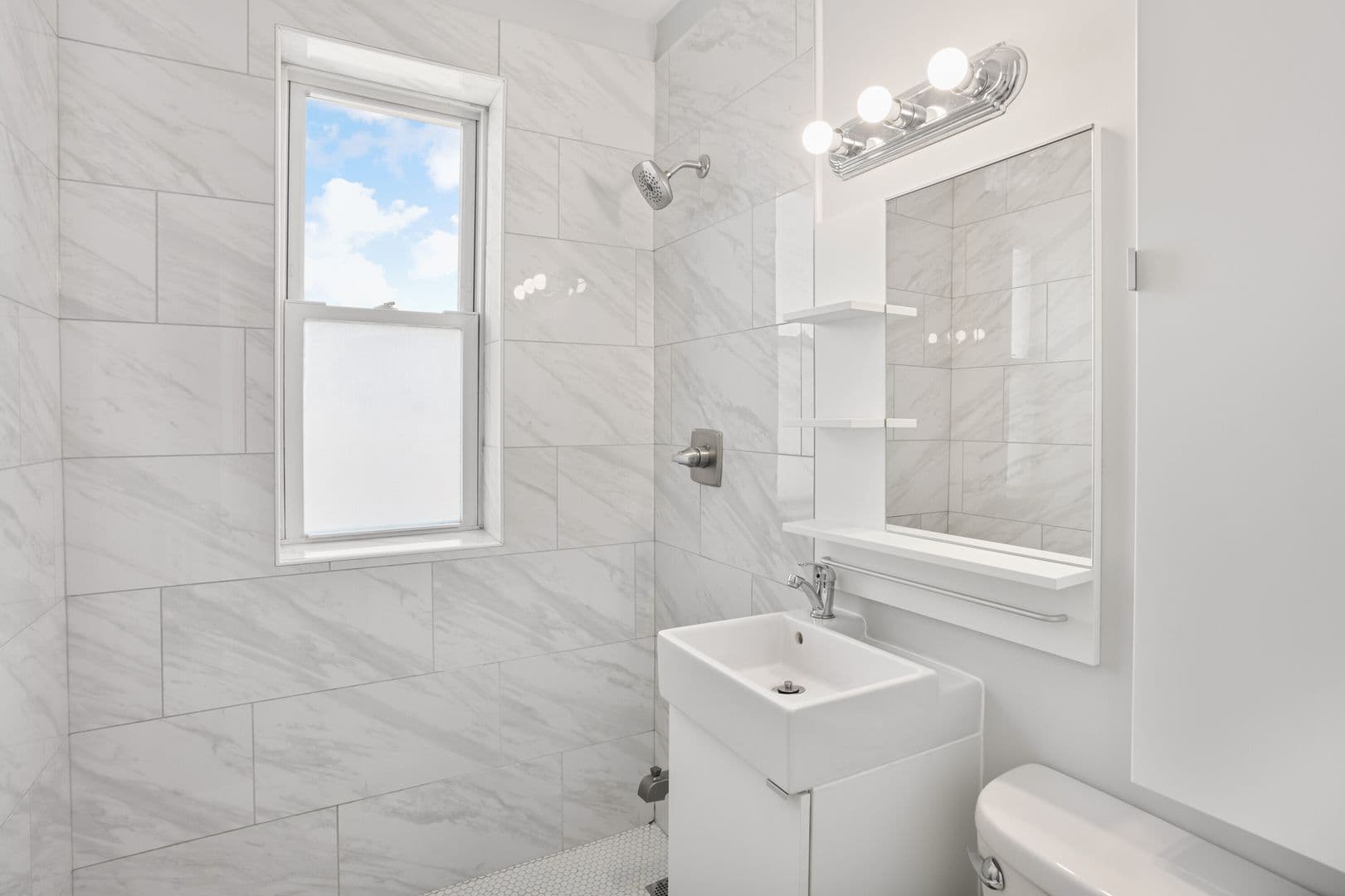 Chicago Apartment: 1608 W Sherwin Ave