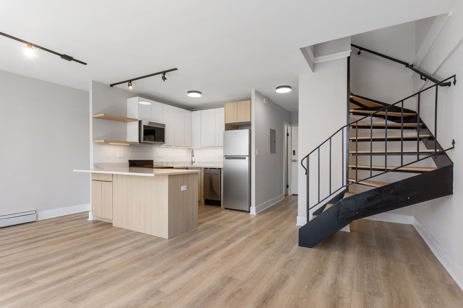 Chicago Apartment: 6166 N Sheridan Rd
