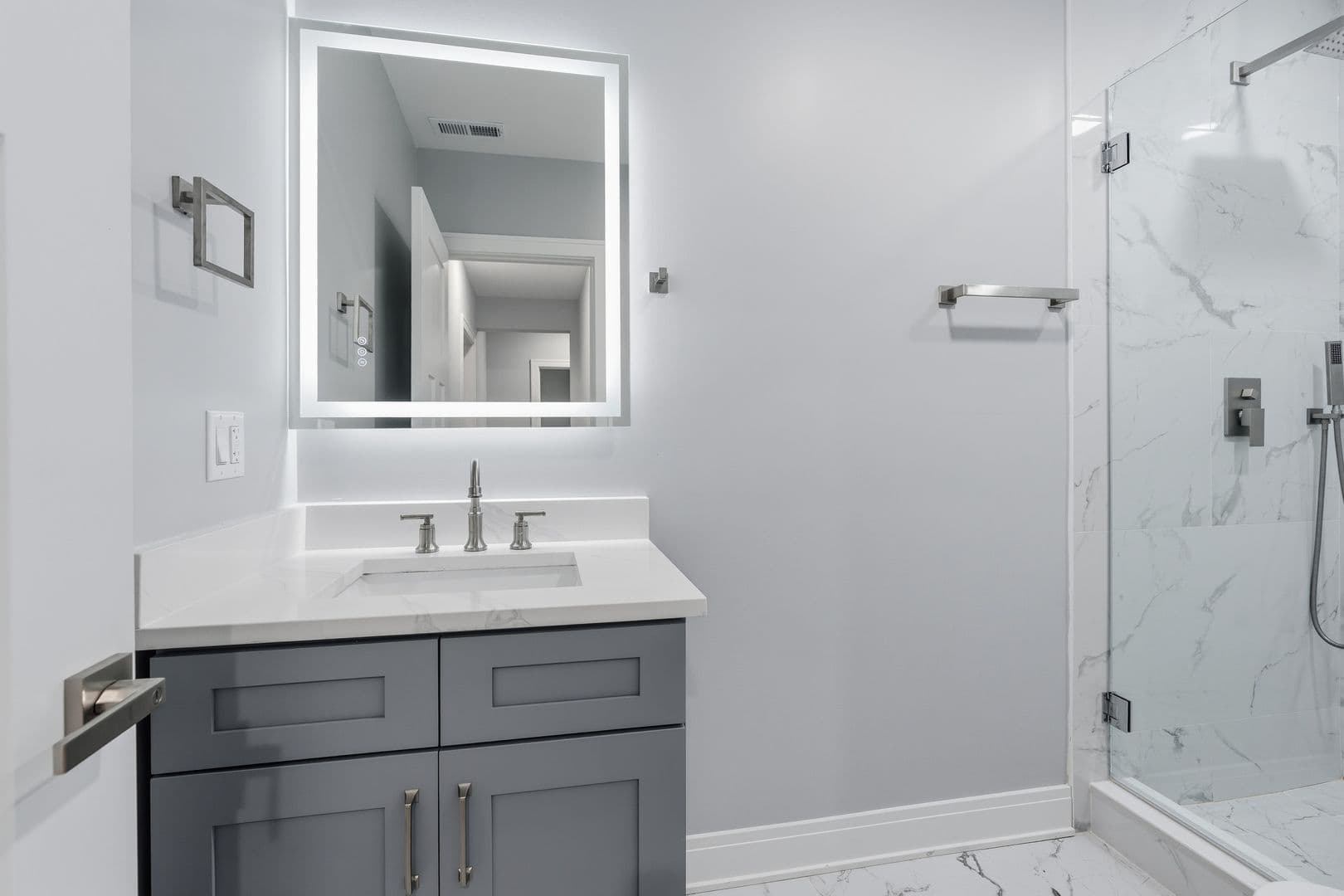 Chicago Apartment: 7428 N. Rogers Ave.